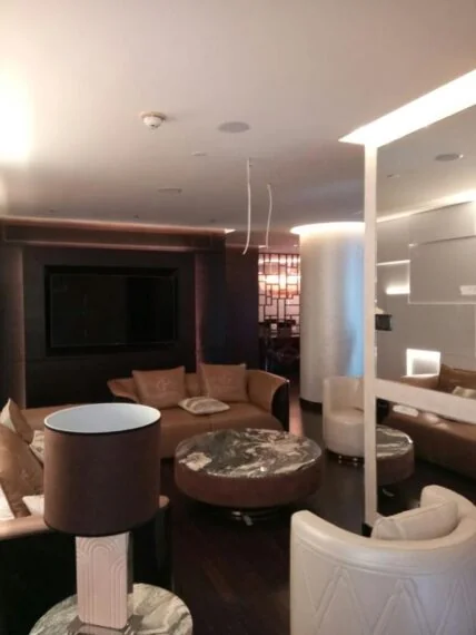 Residential lounge seating and wall finishes